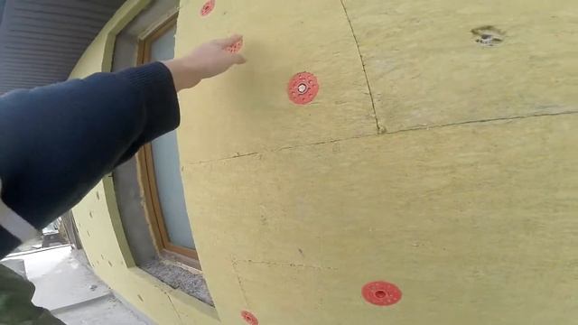 Утепление фасада каменной ватой под штукатурку, клеим сетку,  утепление дома, обзор ремонта дома