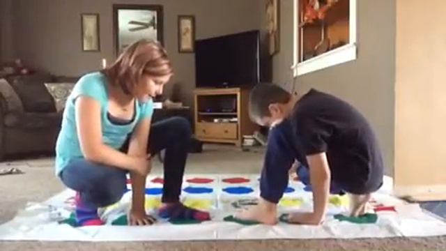 Twister game play! смотреть онлайн