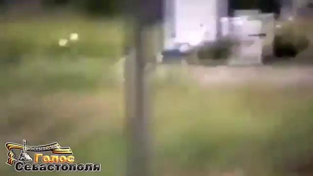 Ukrainian gunmen shoot the car at the checkpoint смотреть онлайн