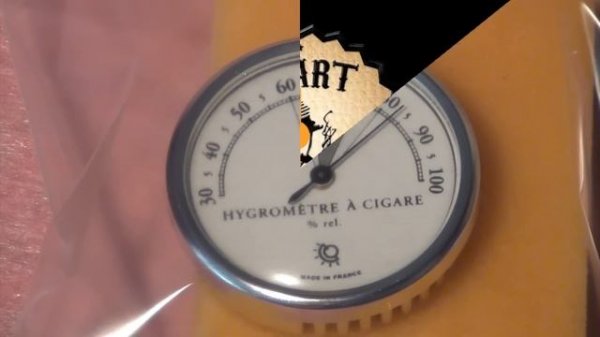 Как подготовить хьюмидор к работе, заправить увлажнитель и отрегулировать гигрометр.