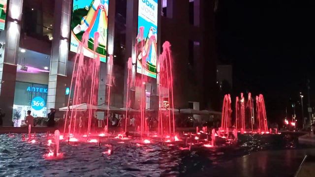 танцующий фонтан у ТЦ Европейский (Москва) смотреть онлайн