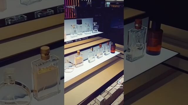 Chanel perfume smell good, Duty free смотреть онлайн
