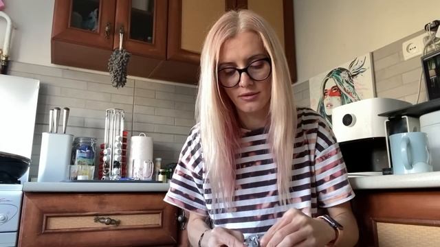 Даю свободу. Рубрика очумелые ручки. Бедная Вика пришла на маникюр. смотреть онлайн