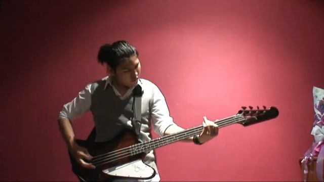 The Vines - He's A Rocker Bass Cover смотреть онлайн