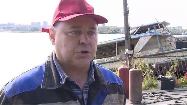В Череповце распилили старые теплоходы у Соборной горки смотреть онлайн