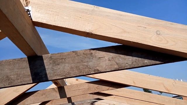Хозблок в три уровня на наклонном участке. Стропильная система. смотреть онлайн