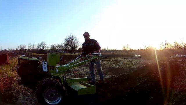 Как тяжело работать тяжёлым мотоблоком ? смотреть онлайн