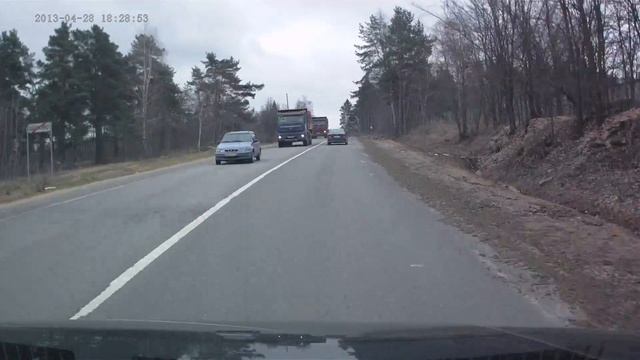 Миксер льет бетон на дорогу смотреть онлайн