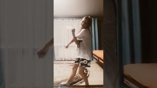 Если хотите придумаем песню и танец♡кстати нам потребовалась100000лет на это. смотреть онлайн
