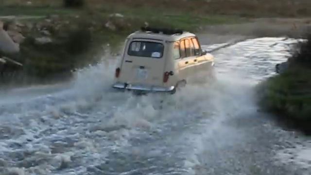 Un Renault 4 en acción смотреть онлайн