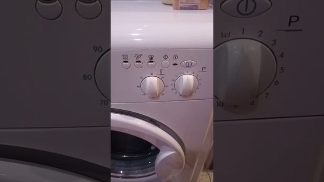 Стиральная машина Indesit не работает, мигают индикаторы (на видео). С чем это связано? смотреть онлайн