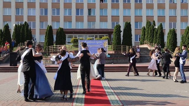 Выпускной вальс гимназии №1 г.п. Зельва смотреть онлайн