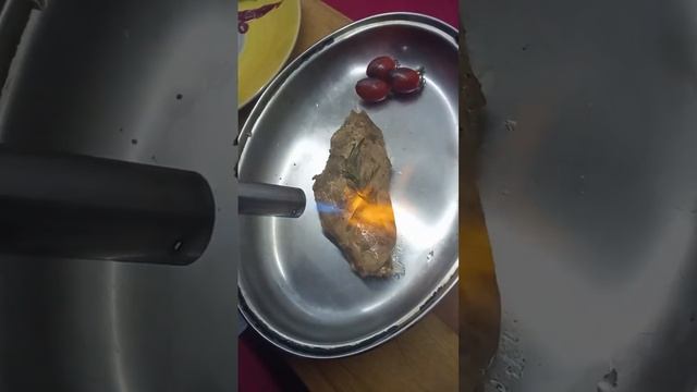 Куриная грудка,с брусничным соусом.