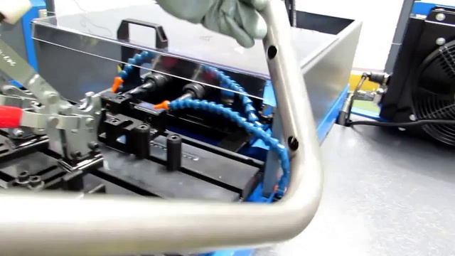 Двухголовный автоматический станок для сверления труб смотреть онлайн