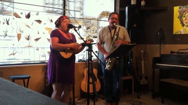 Emily White & Toby Harris смотреть онлайн