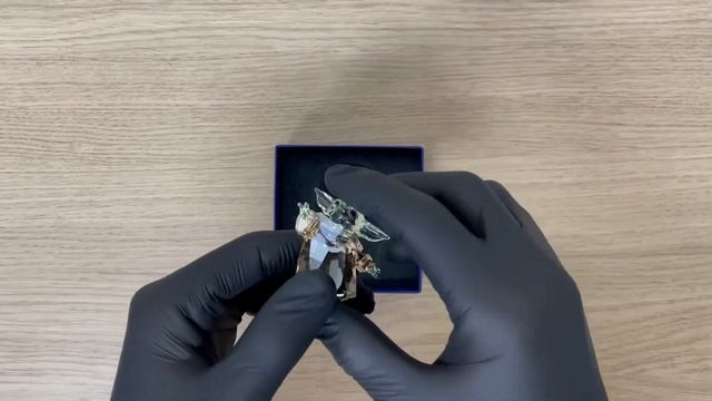 Unboxing Swarovski The Mandalorian Baby Yoda The Child Grogu 5583201 смотреть онлайн