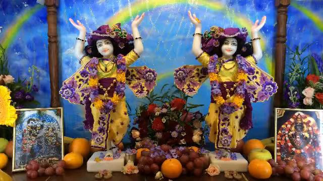 2014.04.18, Пт. - СПб, КЦ Гаура.  Пятничные Киртаны.