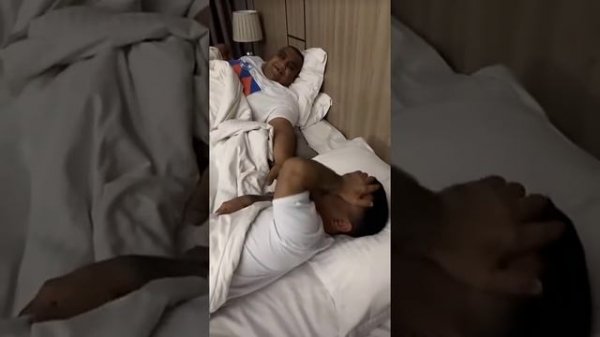 محاولات ازعاج الكوشه وهو نايم كلها فشلت