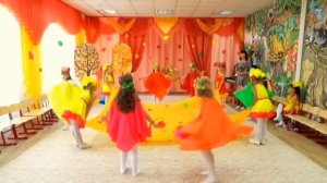 Яркий, детский танец на полотне "Разноцветная  Осень"