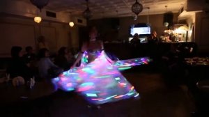 Восточный танец со светодиодными крыльями