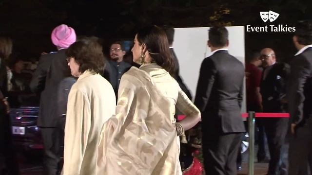 Amitabh Bachchan And Rekha Together At Ronnie Screwvala's Daughter Wedding Reception смотреть онлайн