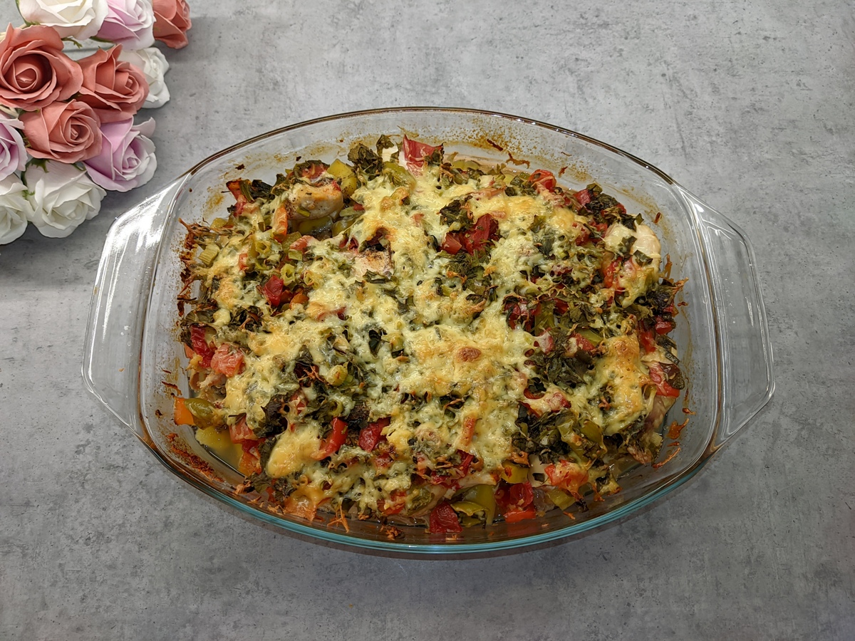 Муж приготовил мясо в духовке. Получилось очень вкусно.