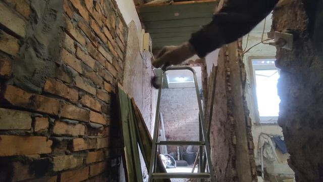 5.НАХОДКА В ПОТОЛКЕ. ДЕМОНТАЖ ПОТОЛКА СВОИМИ РУКАМИ за 3 минуты смотреть онлайн
