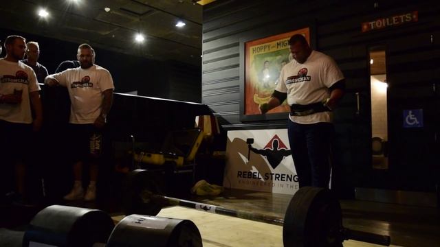 Terry Hollands - World Record Double overhand Axle Deadlift 240kg смотреть онлайн