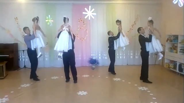 Танец на 8 марта и выпускной "Отец и дочь" ДОУ № 53, Чита. Муз. руководитель Ковалева Т. Г. смотреть онлайн