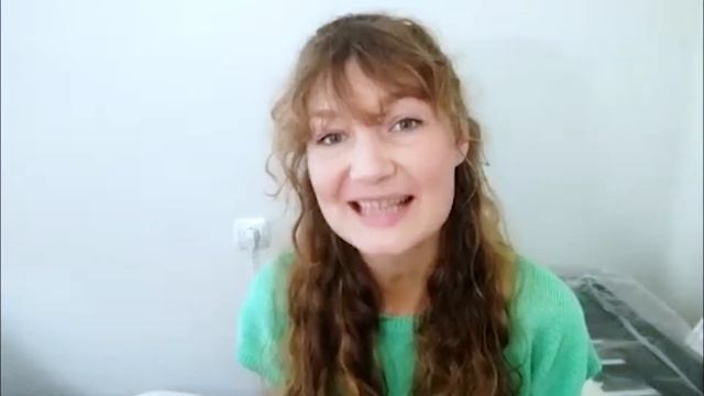 Текст песни ДИВНАЯ СТРАНА. Общение на встрече покупателей. смотреть онлайн