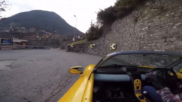 Sunday Drive.. Renault Sport Spider Lake Como смотреть онлайн