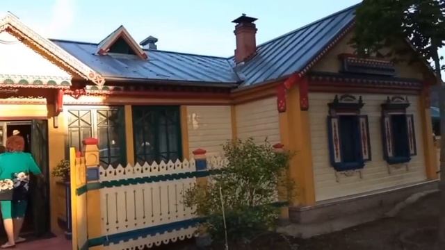 В нашей деревне открылся ресторан " Зелёный дятел" смотреть онлайн