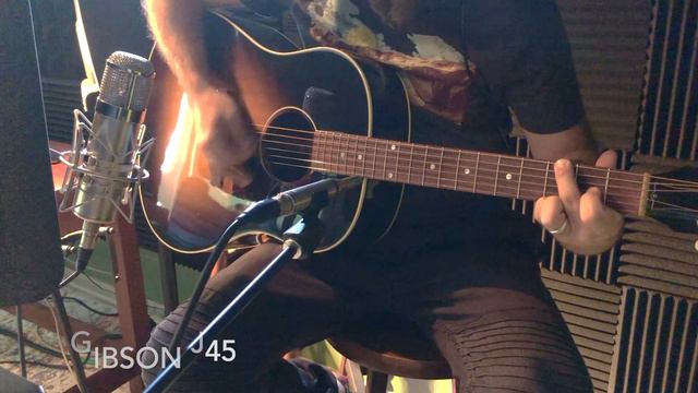 ACOUSTIC GUITAR COMPARISON AND RECORDING Gibson J45 vs Martin & Co. смотреть онлайн