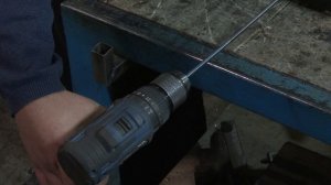 Конструктор мебели собирает станки для маскировочных сетей