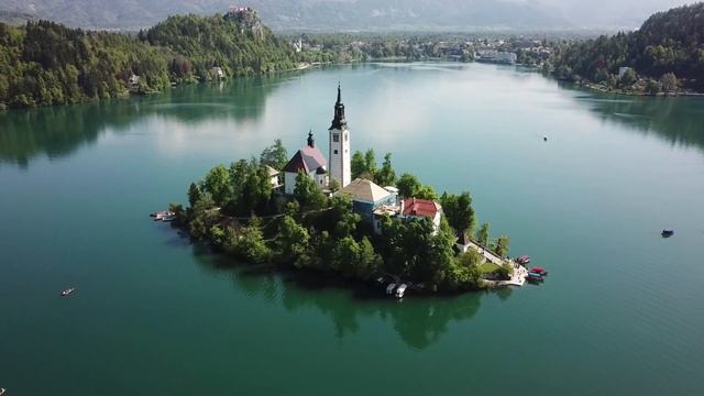 Словения, озеро Блед с воздуха. Slovenia, lake Bled. смотреть онлайн
