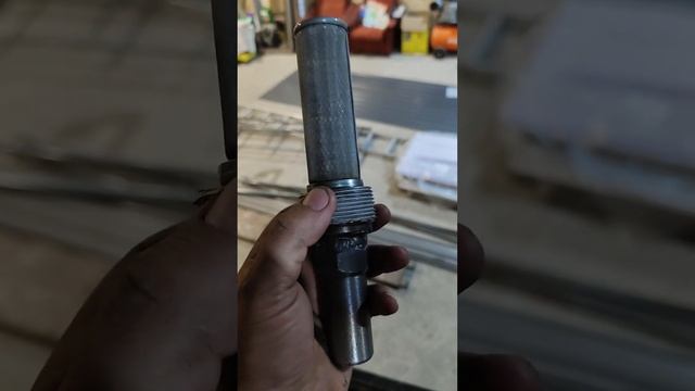 Замена фильтра "грубой" очистки масла на минипогрузчике TCM SSL 709 смотреть онлайн