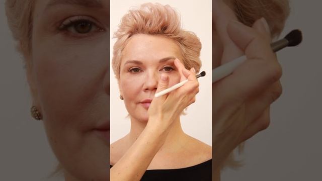 ОБЪЕМ И ГЛУБИНА: как работают в макияже глаз? смотреть онлайн