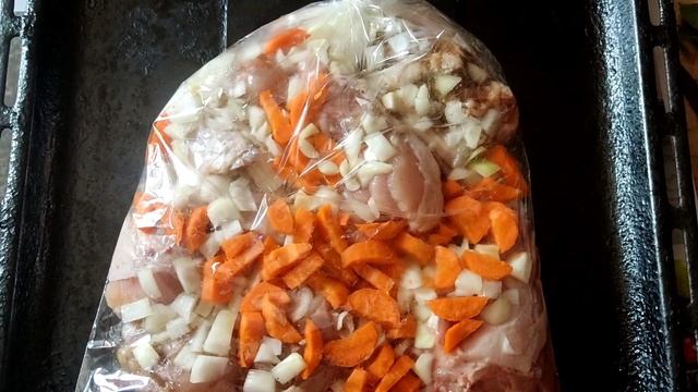 Курица, запеченная в рукаве. смотреть онлайн