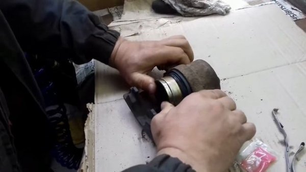 Замена ремкомплекта переднего тормозного суппорта , обзор смазок направляющих суппорта