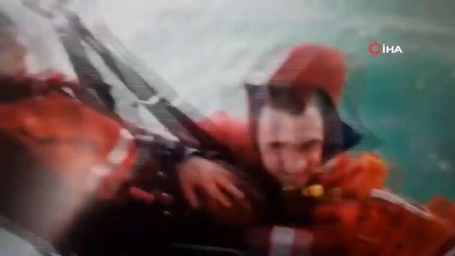 У берегов Турции разломилось торговое судно смотреть онлайн