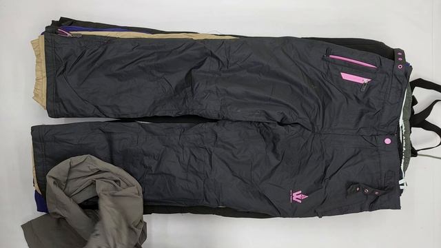 27395 Горнолыжная одежда микс SKI (cream) 1 пак 20кг. по 12.95€/кг. 32шт.