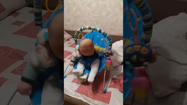 Детский шезлонг (качалка для малыша,укачивающее кресло) смотреть онлайн