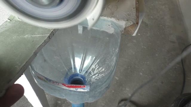 Режем плитку болгаркой без пыли. Простой и эффективный способ.