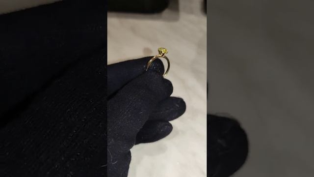 Золотое кольцо с желтым бриллиантом смотреть онлайн