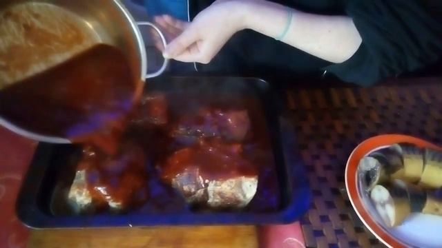 Свиные ребрышки и соус барбекю. Как приготовить вкусное мясо и соус к нему. смотреть онлайн