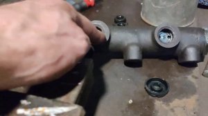 Главный тормозной УАЗ. Не отходят тормозные колодки, решение.