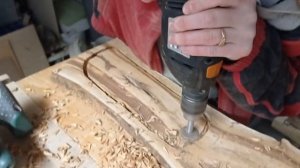 Посуда из дерева ... тарелка ручным фрезером ...