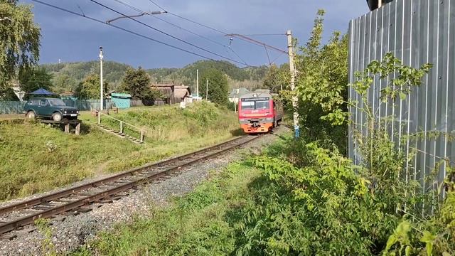 Электропоезд ЭД9Э-0053 с сообщением "Красноярск-Дивногорск" и приветливой бригадой смотреть онлайн