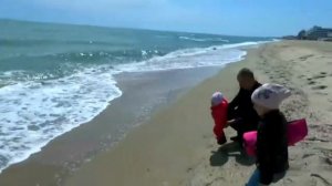 Маргарита и Лера Едим на МОРЕ