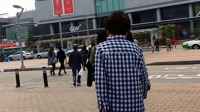 Пёнтэк: замена банковской карты, маски и желтая пыль, универмаг и вокзал-метро смотреть онлайн